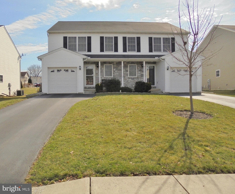 114 E Broad St, New Holland, PA 17557 - photo 1