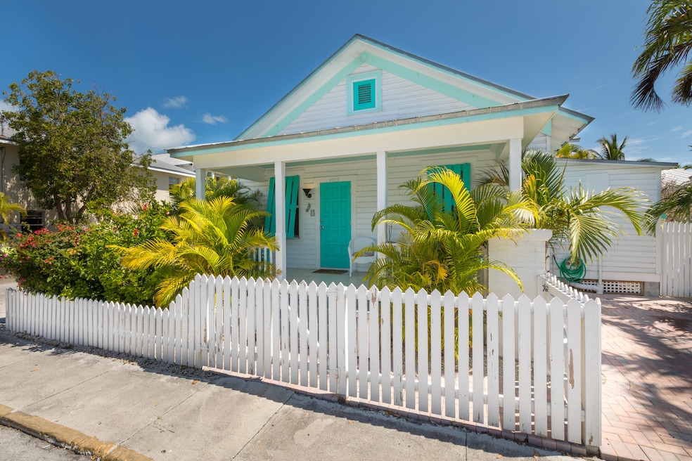 1017_THOMAS_STREET-1