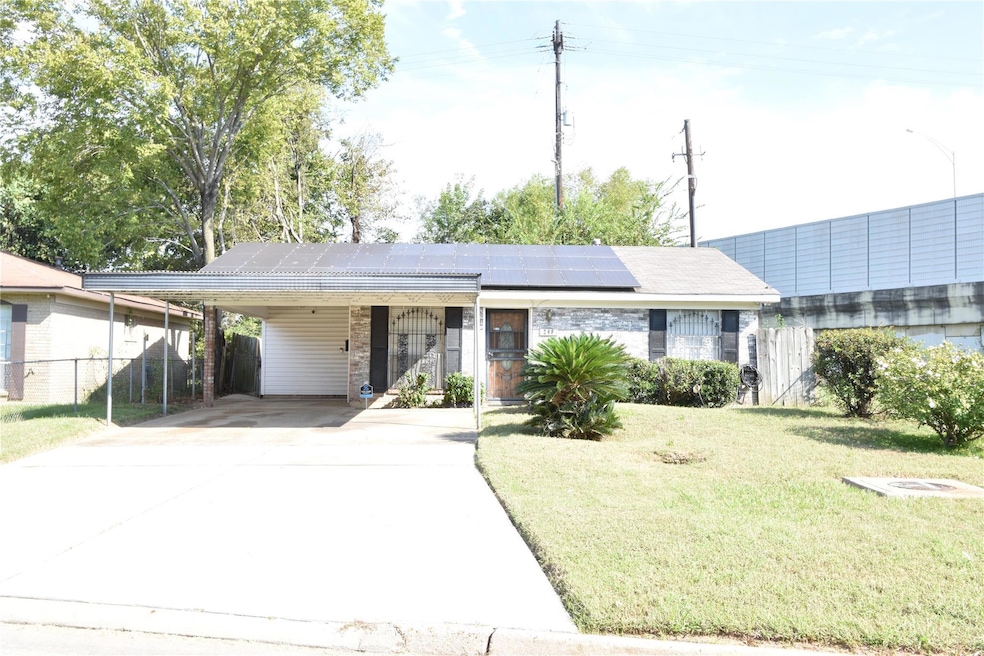 Ranch-style house with a carport, a front lawn, an