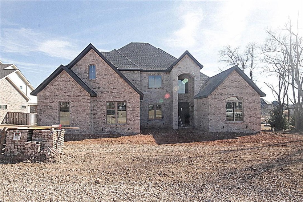 Amazing home in Oak Tree gated community!