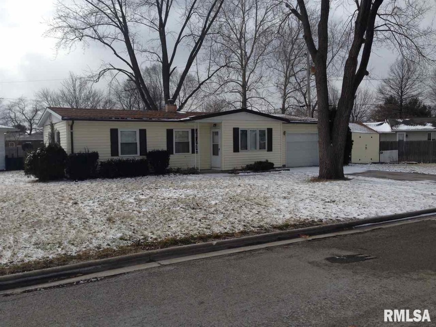 425 Frorer Ave, Lincoln, IL 62656 - photo 1