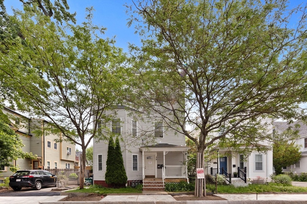 39 Montgomery St unit 3, Cambridge, MA 02140 - photo 1