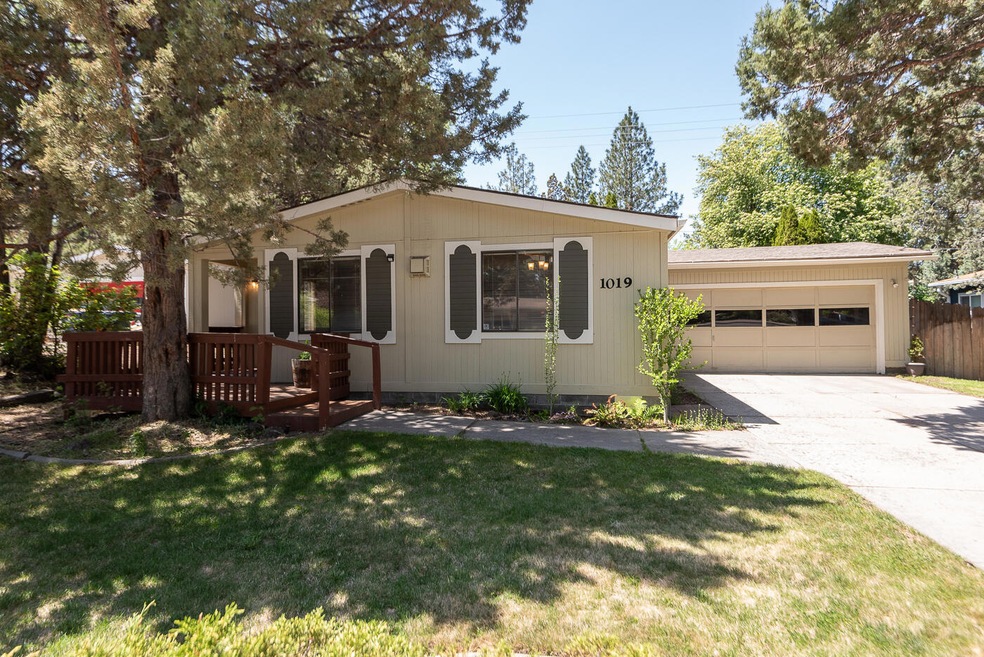 1019 SE Black Ridge Place, Bend, OR 97702 - photo 1