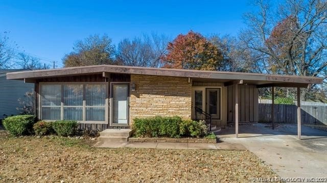 1205 N Cherokee Ave, Claremore, OK 74017 - photo 1