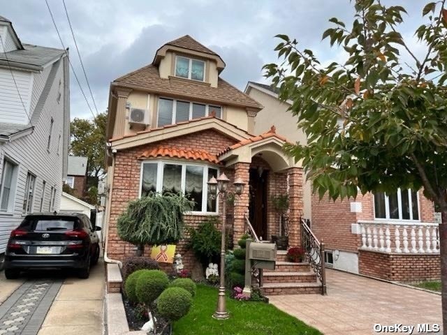 Sold $998,000 • Co-Listing Agent