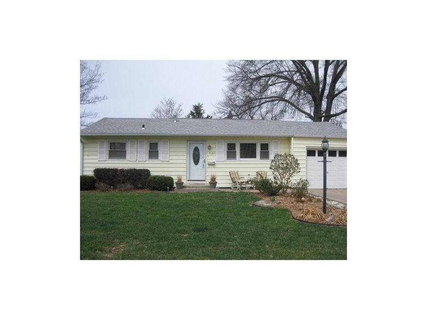 Newer roof, vinyl siding, garage door, level doubl