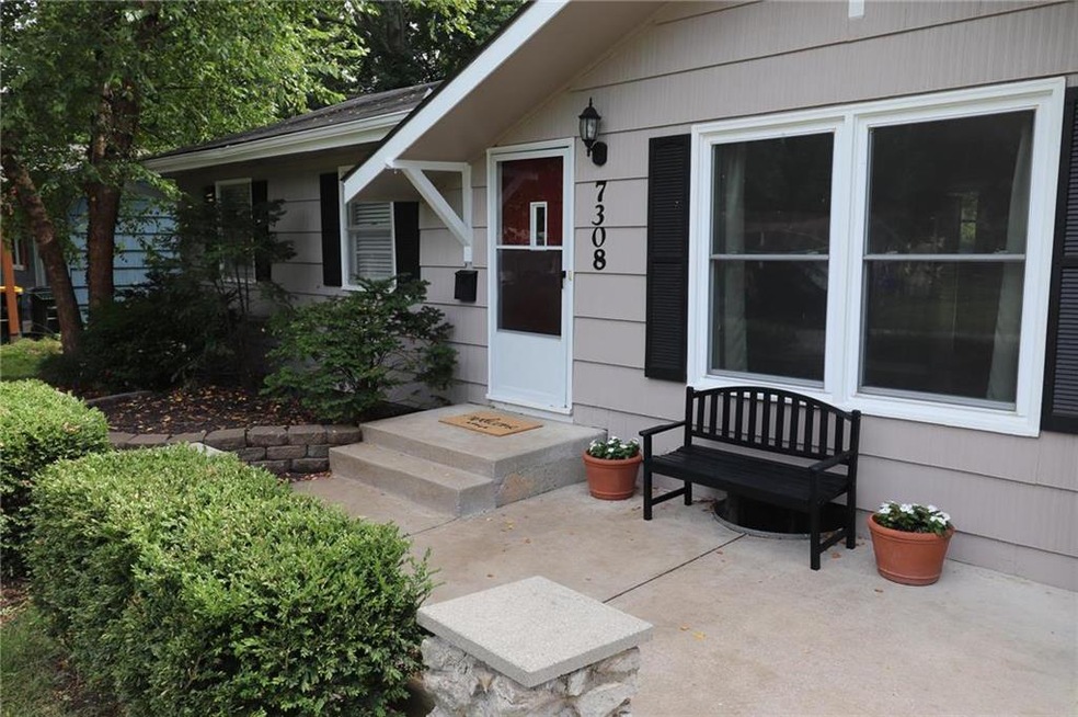 7308 Larsen Ln, Shawnee, KS 66203 - photo 1