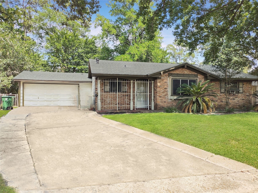 10522 Rockaway Dr, Houston, TX 77016 - photo 1