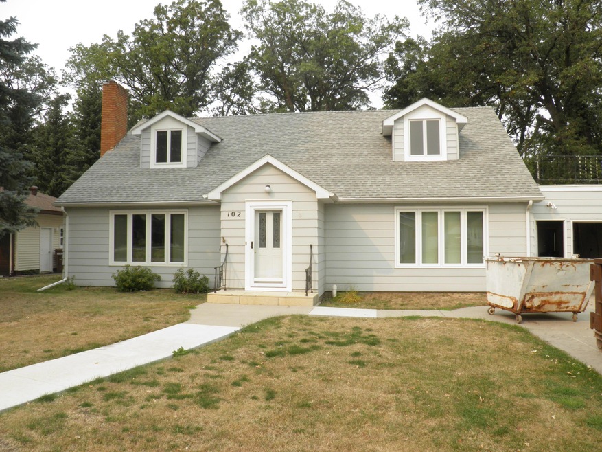102 Park Street East Cavalier ND