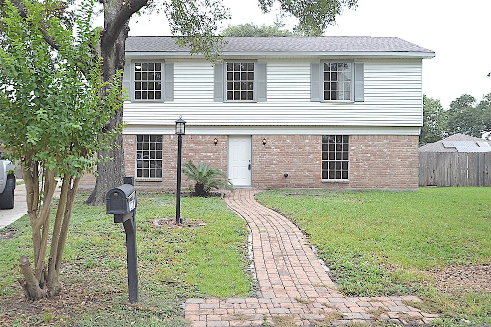 7239 Ridge Oak Dr, Houston, TX 77088 - photo 1