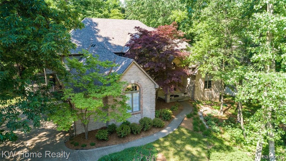 3562 Oakleaf Dr, West Bloomfield, MI 48324 - photo 1