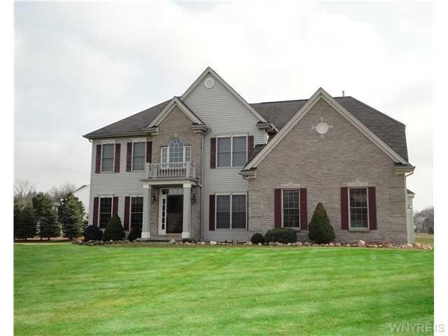 Exterior Front 330 Norwood Lane, Orchard Park, NY 