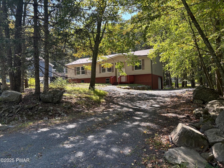 1073 Deer Run E, Bushkill, PA 18324 - photo 1