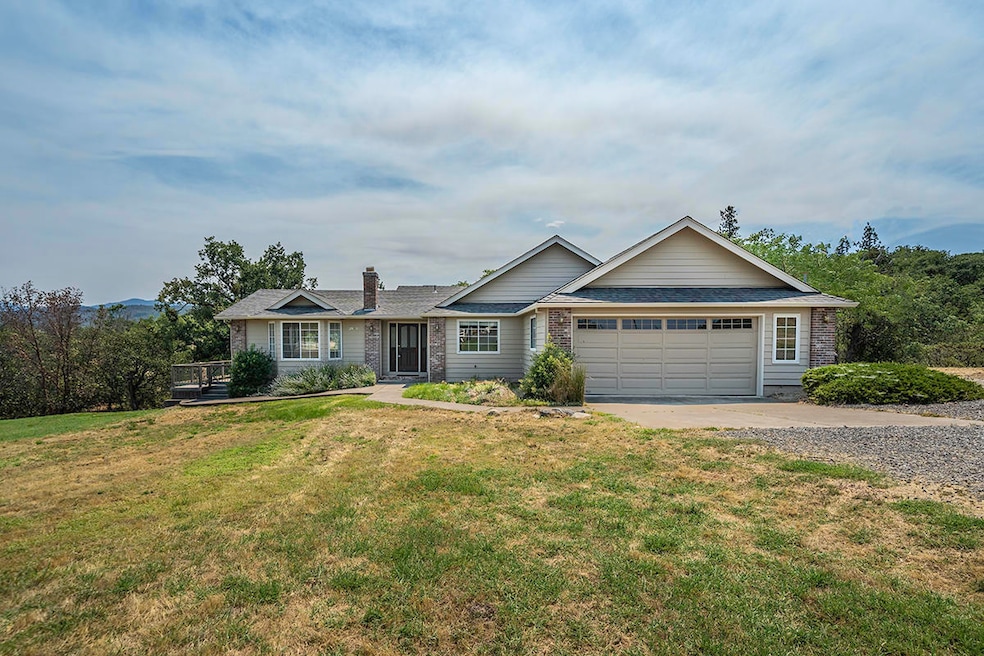 3989 Livingston Rd, Central Point, OR 97502 - photo 1