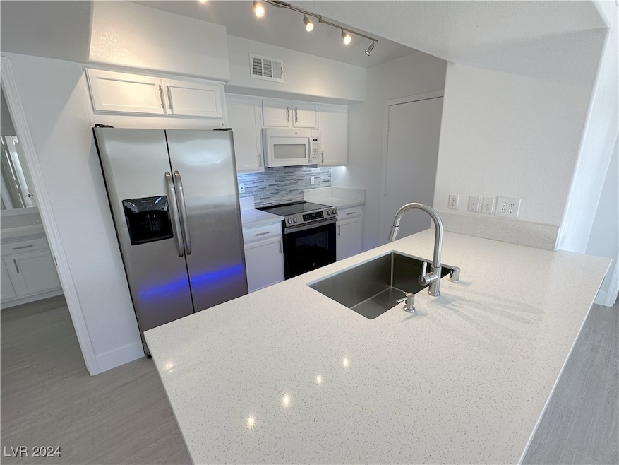 Stainless appliances and breakfast bar