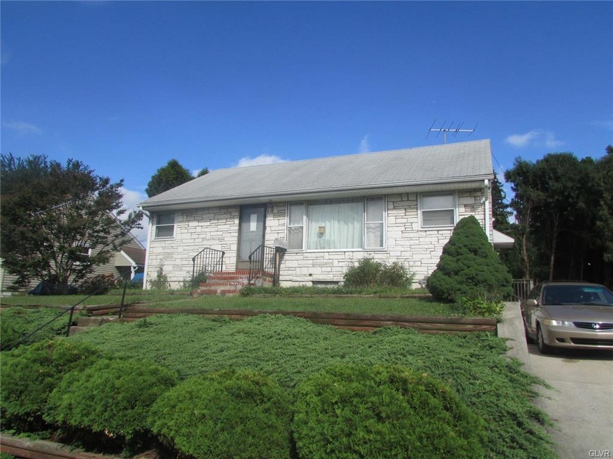 1542 Dale Ln, Bethlehem, PA 18018 - photo 1