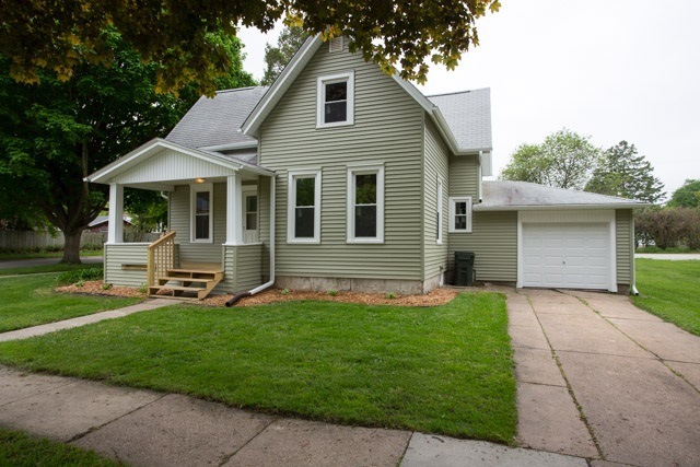 621 Iowa St, Cedar Falls, IA 50613 - photo 1