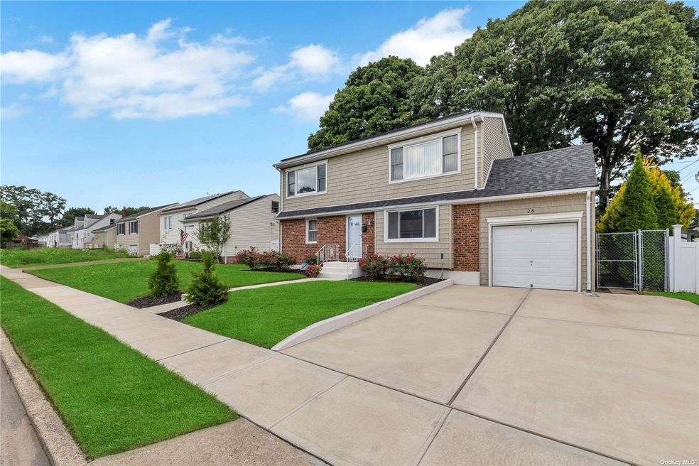 28 Bradford Ln, Bethpage, NY 11714 - photo 1