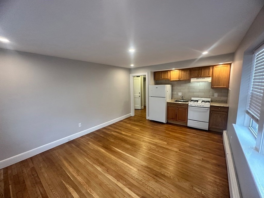 18 Bacon St unit 2, Waltham, MA 02451 - photo 1