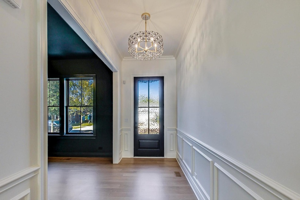 565 S Bryan St, Elmhurst, IL 60126 - photo 1