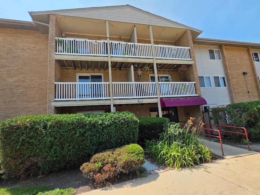 910 Beau Dr unit 202, Des Plaines, IL 60016 - photo 1