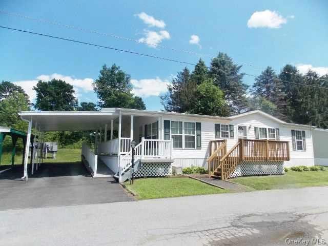 7139 Lamplight Ct, Red Hook, NY 12571 - photo 1