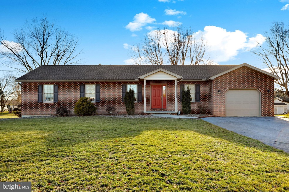 1540 Brenda Dr, Greencastle, PA 17225 - photo 1