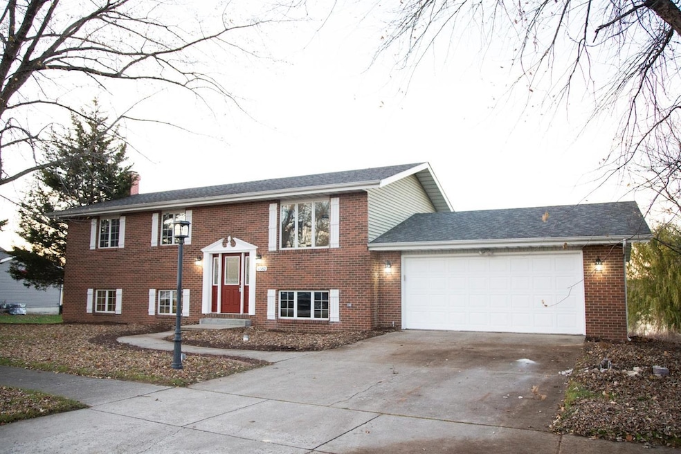 9382 Shelby Ln, Crown Point, IN 46307 - photo 1