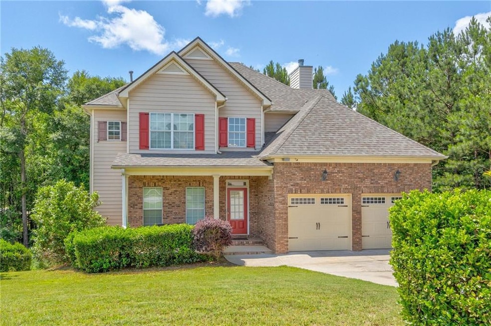 View of front of home featuring a front lawn