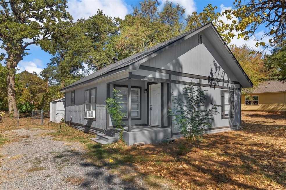 929 Rice St, Denison, TX 75020 - photo 1