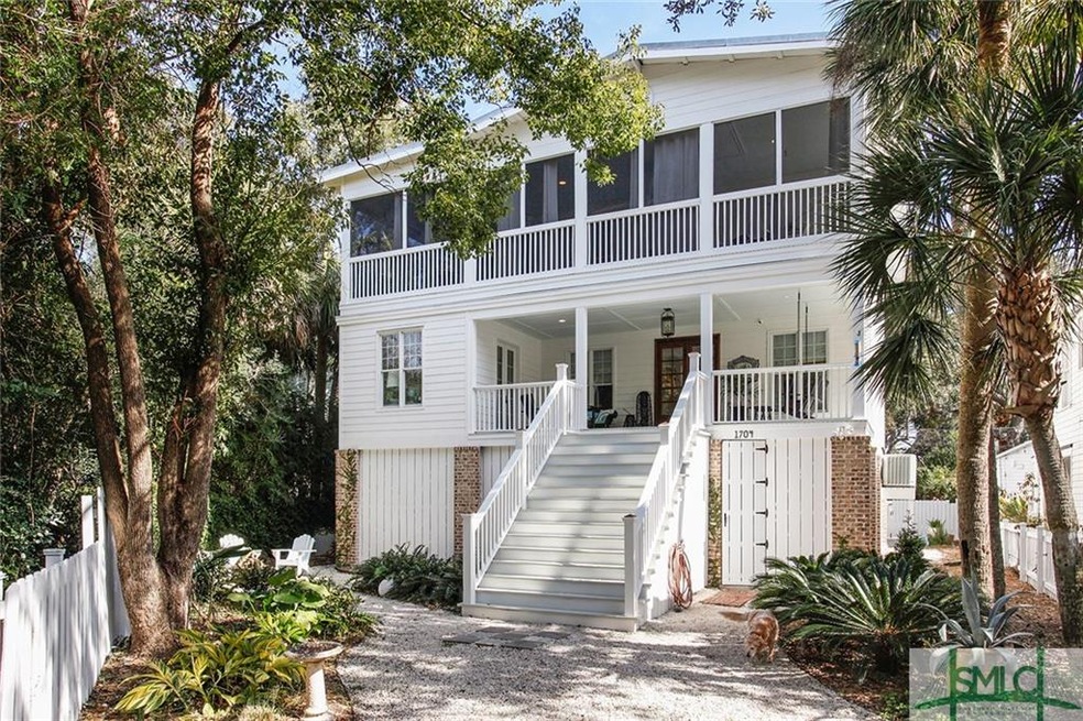 Move right in and start enjoying Tybee Island! Thi