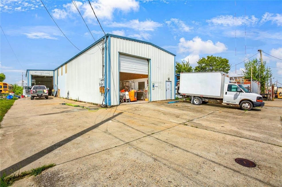 301 Magistrate St, Chalmette, LA 70043 - photo 1