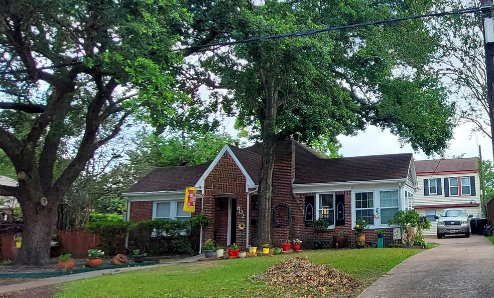 602 Fairbanks St unit 2 UP, Houston, TX 77009 - photo 1