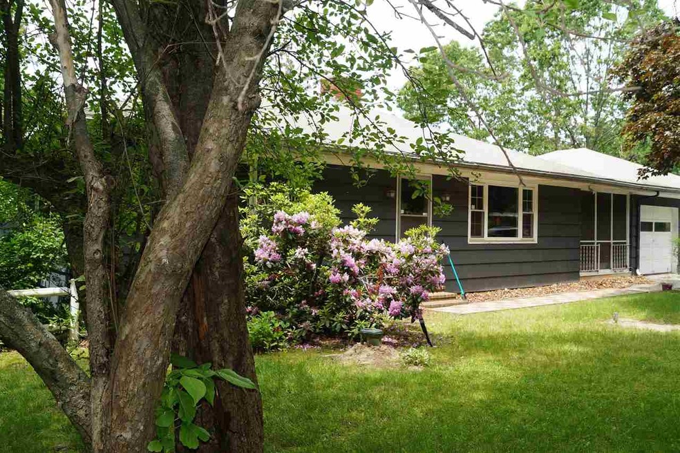 395 Mammoth Rd, Pelham, NH 03076 - photo 1