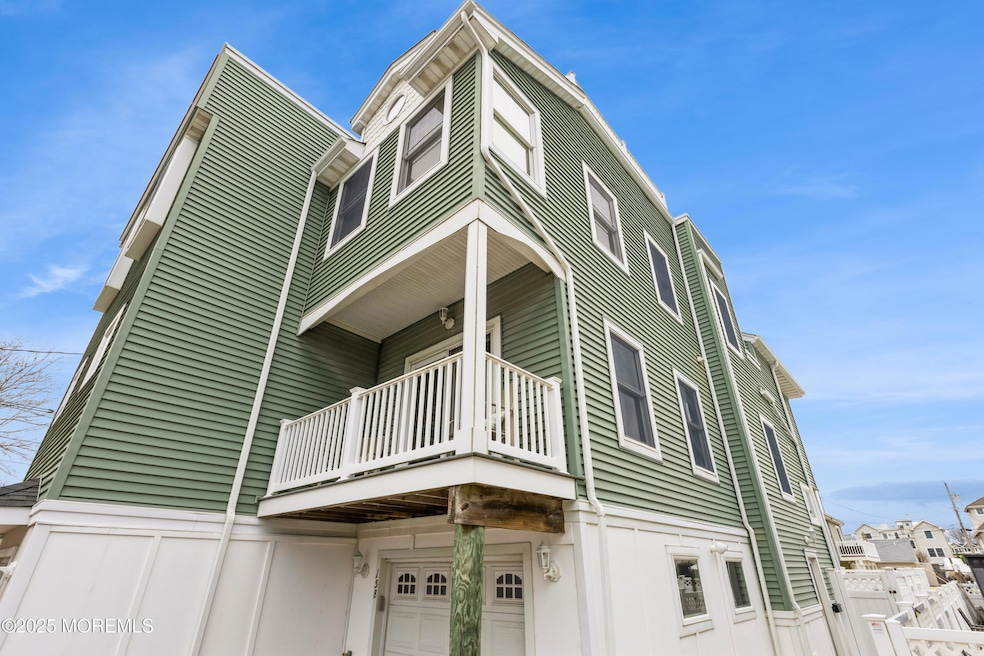 Sold $1,175,000 • Co-Listing Agent