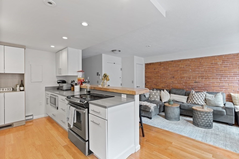 117 Fulton St unit 2, Boston, MA 02109 - photo 1