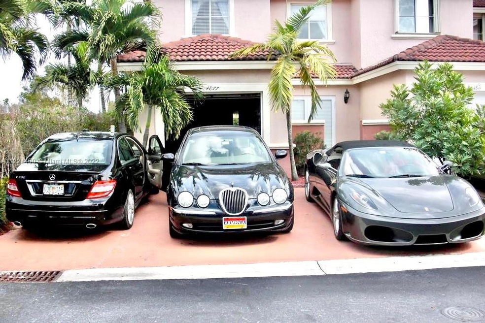 4877 NW 114th Ct, Doral, FL 33178 - photo 1