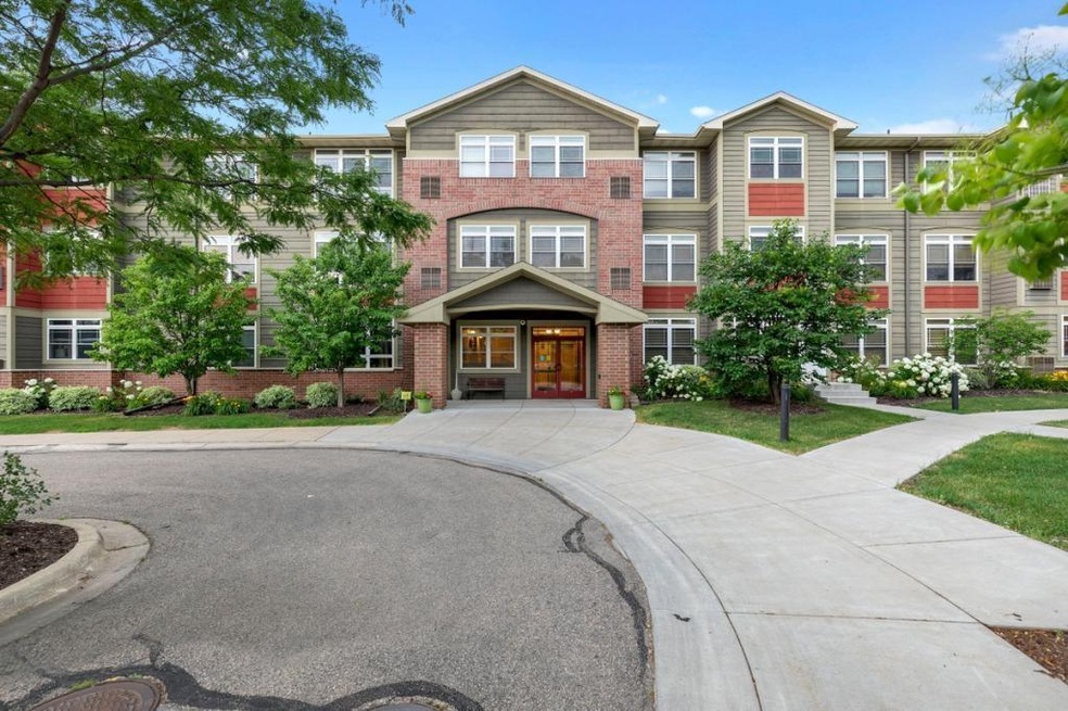 Welcome to Hiawatha Court Condos!