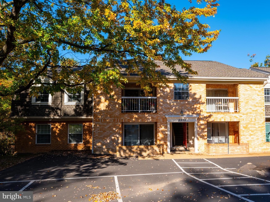 5922 Cove Landing Rd unit 302, Burke, VA 22015 - photo 1
