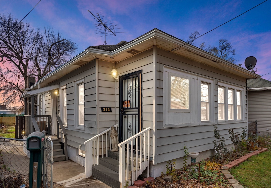 312 Stone St, Kankakee, IL 60901 - photo 1