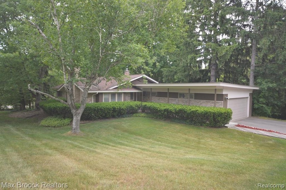 7111 Fairhill Rd, Bloomfield Hills, MI 48301 - photo 1