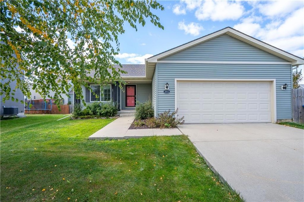 2612 Shadow Creek Ln, Des Moines, IA 50320 - photo 1