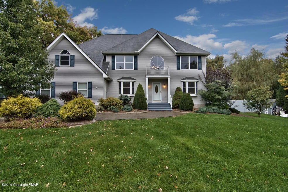 228 Bear Medicine Cir, Effort, PA 18330 - photo 1