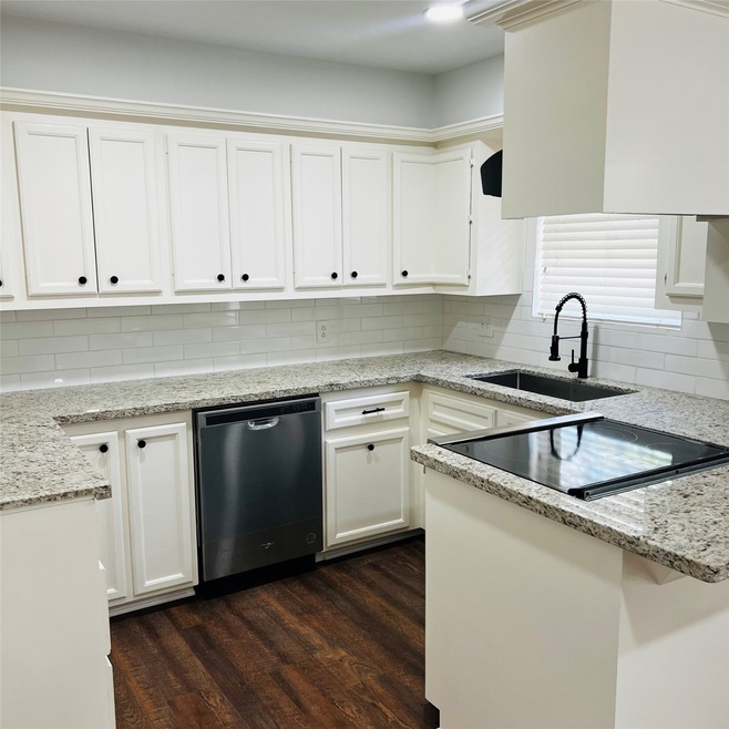 11635 Kirkhollow Dr, Houston, TX 77089 - photo 1