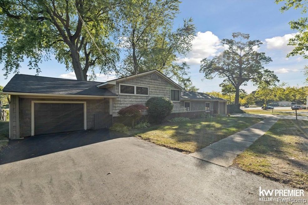 6015 Rowley Blvd, Waterford, MI 48329 - photo 1
