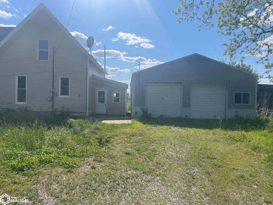 2902 Water St, Columbus City, IA 52737 - photo 1