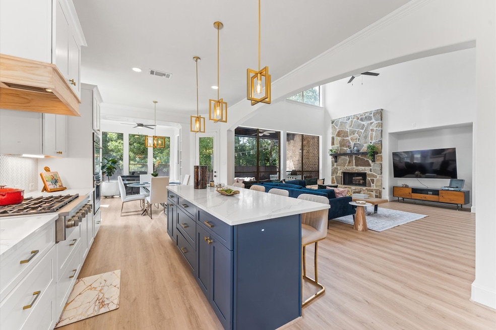 Large soft close drawers throughout the kitchen