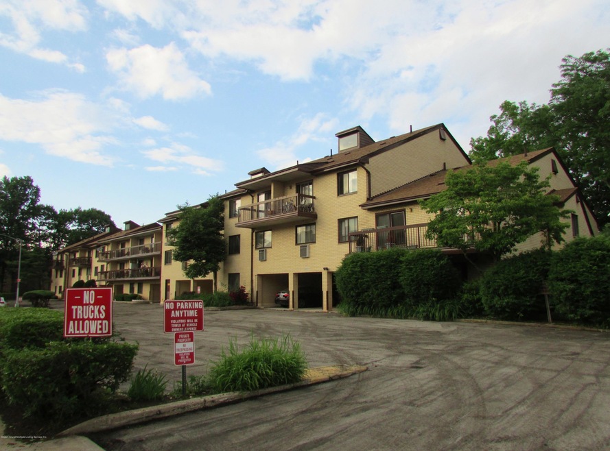 15 Kathy Place unit 3B, Staten Island, NY 10314 - photo 1
