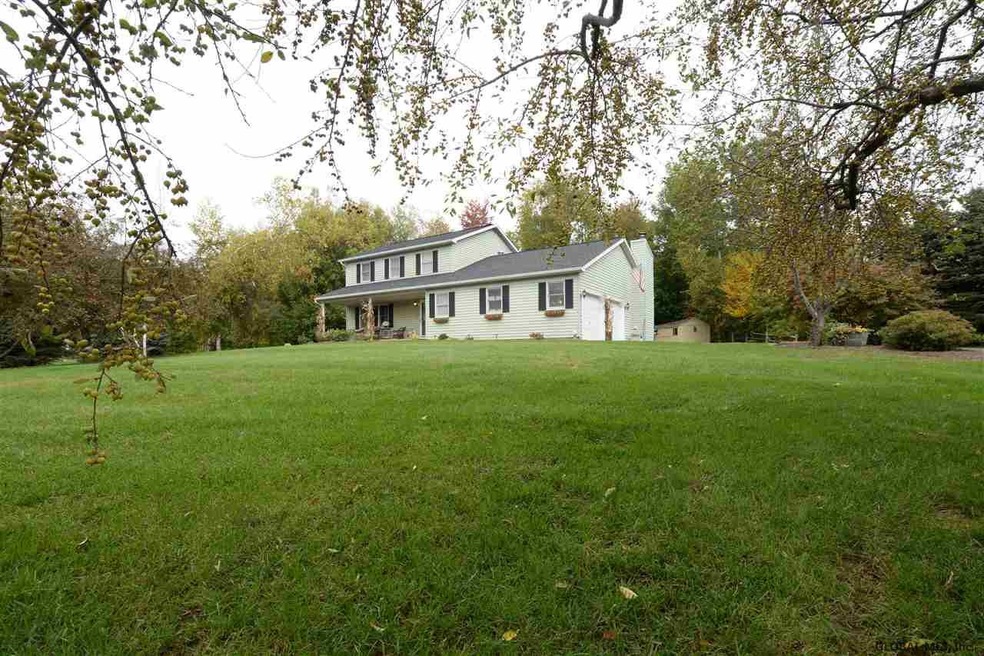 1517 Maple Crest Dr, Castleton-On-hudson, NY 12033 - photo 1