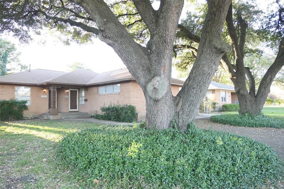 6560 Ascot Ln, Dallas, TX 75214 - photo 1